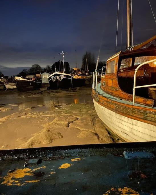 Saint Osyth Toosey Lass - St Osyth Creek מראה חיצוני תמונה